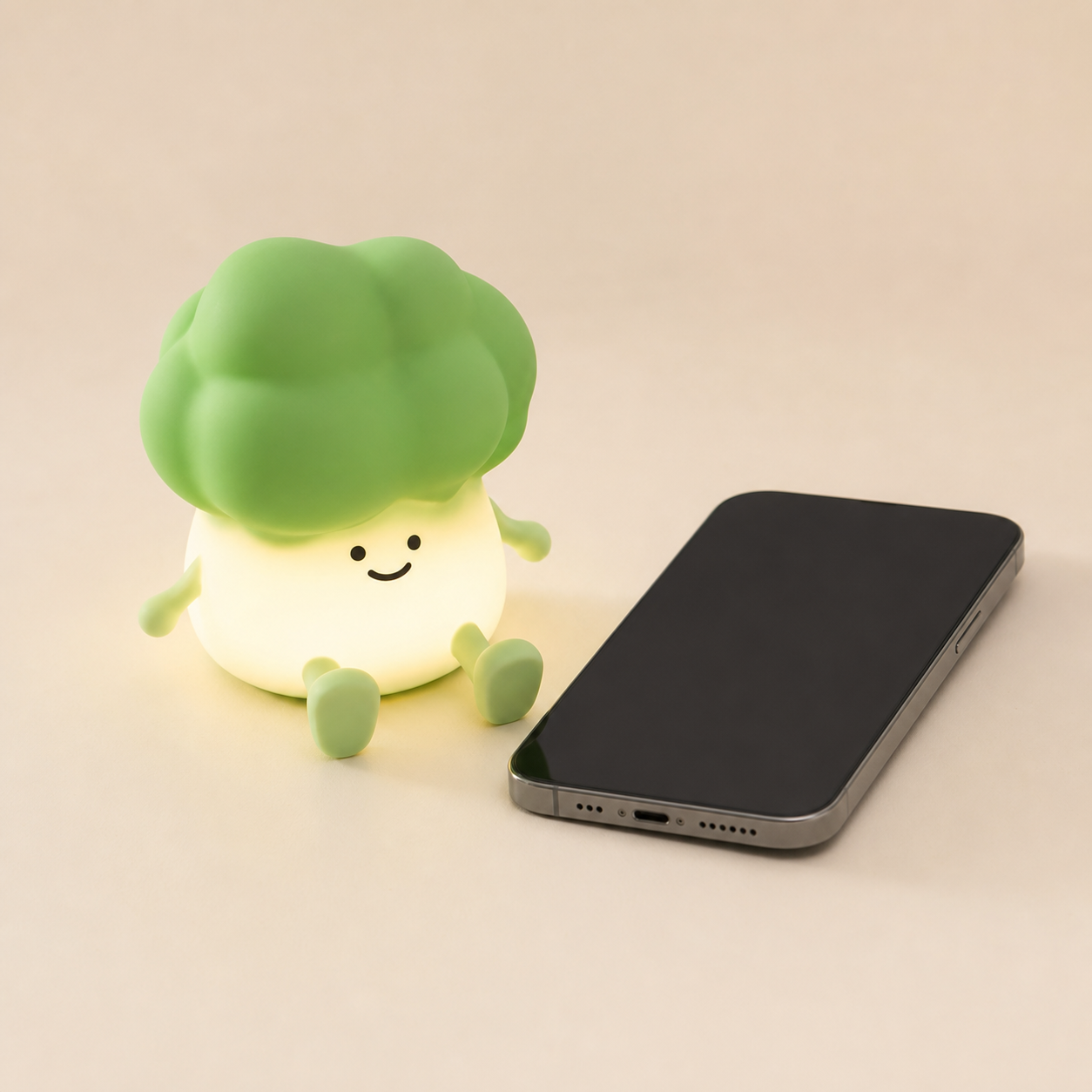 Brócoli Glow junto a un móvil para mostrar escala